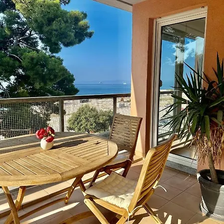Azure Horizon - Sea View & Free Parking *