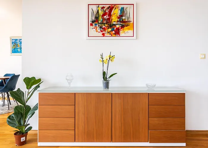 Azure Horizon Apartment *