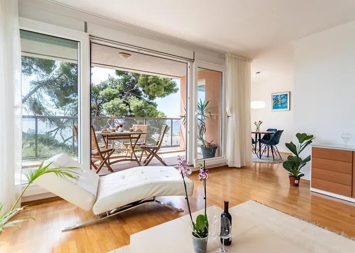 Azure Horizon - Sea View&free Parking *